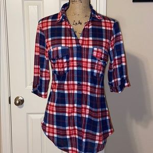 SALE‼️3/$15 Plaid button top